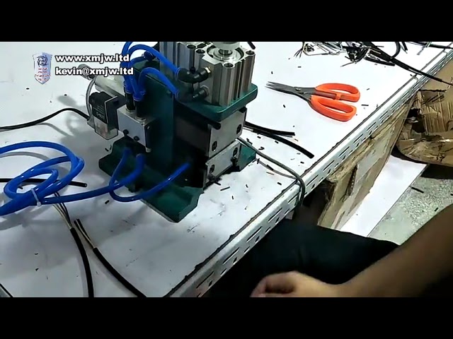 3f Kabelproduksjonsutstyr Manuell Pneumatisk Avisolering Tråd Stripping Vridemaskin Tråd Twist