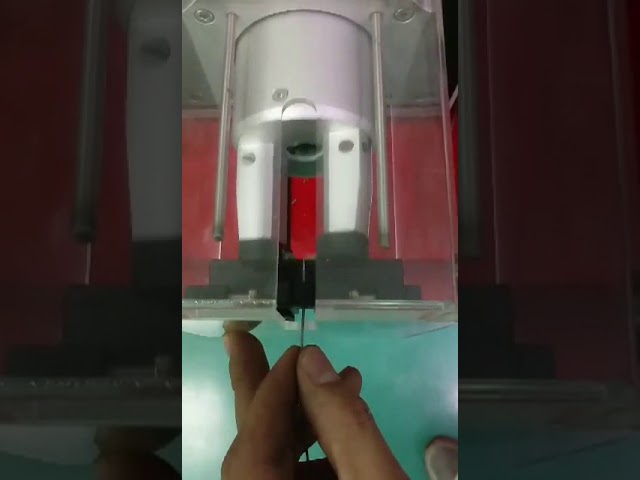 Halvautomatisk koaksialkabelstrippemaskin for effektiv produksjon