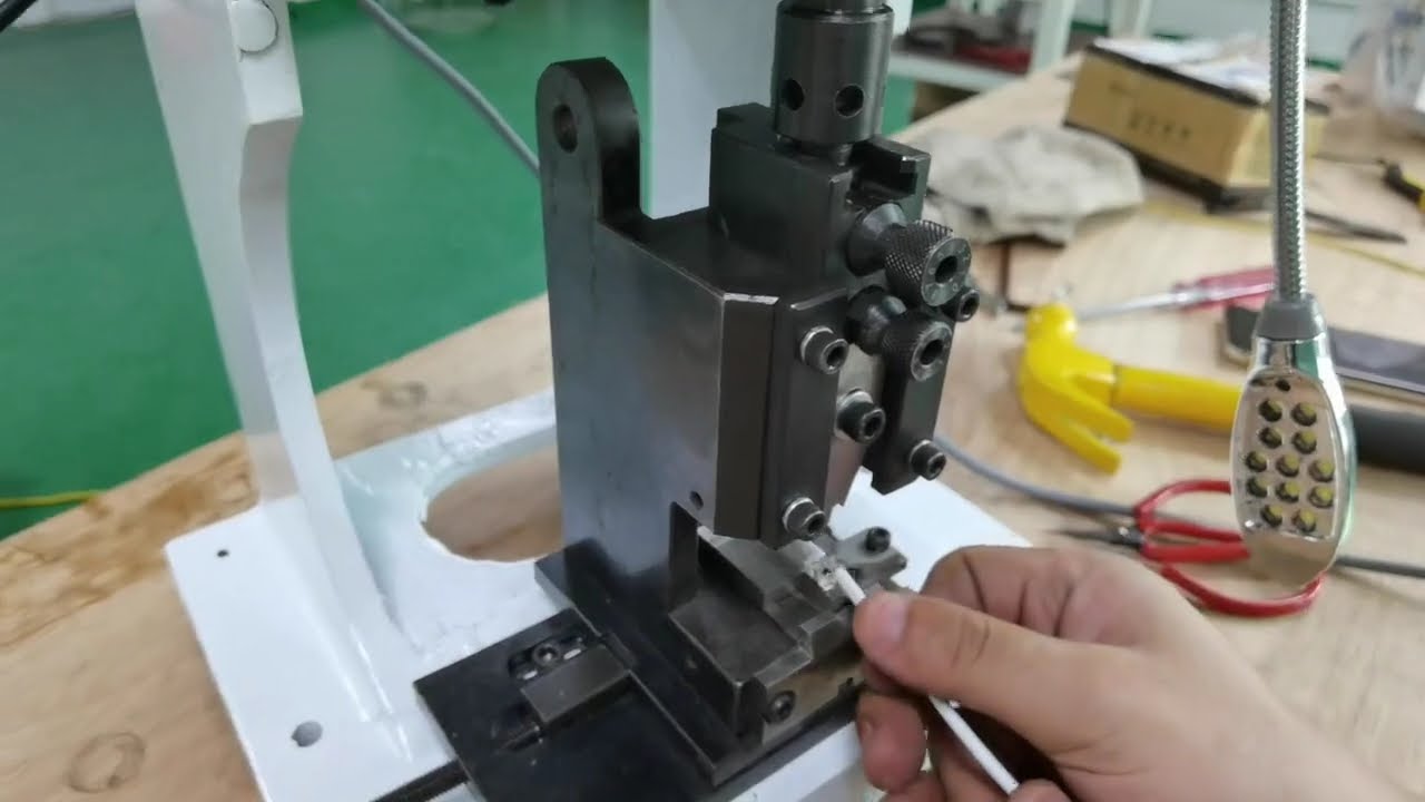 Ekte opptak: Fabrikkdirekte enkornflaggform-pakkemaskin i salg