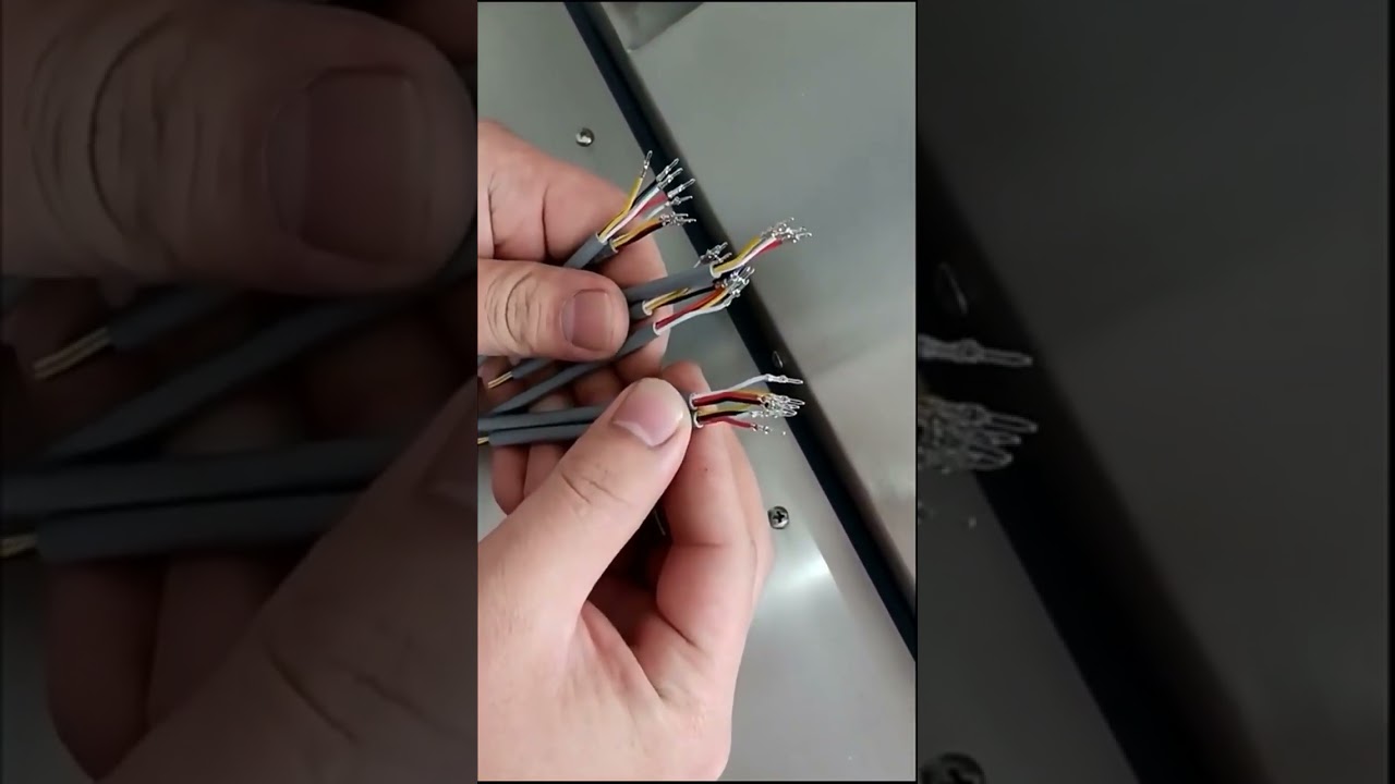 Høyhastighets semi-automatisk maskin for stripping av flerkjernet kabel og krymping av terminaler