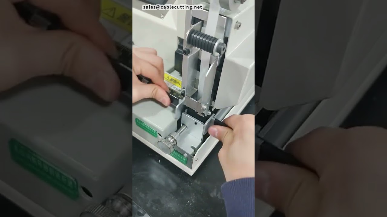 Høyhastighets skyvetype tapemaskin med posisjonering – 1000 ledninger/time | Fabrikk & maskin
