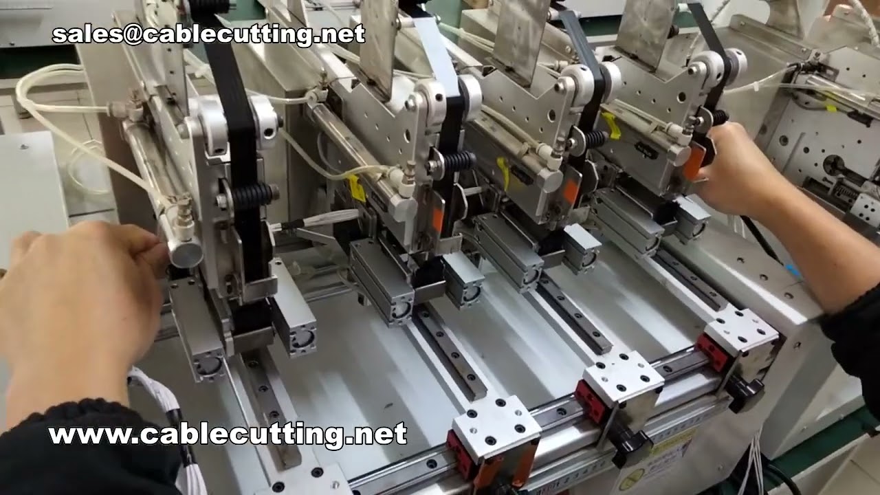 Flerstasjons spotttapemaskin for bilindustriens ledningsnett #Automatiseringsutstyr #Fabrikk