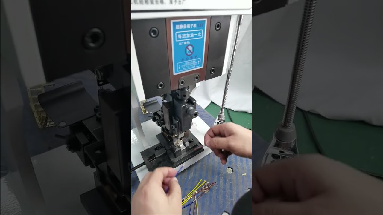 Terminalmaskin med U-formet stusskoblingsform - ekte klemmevideo #factory #machine