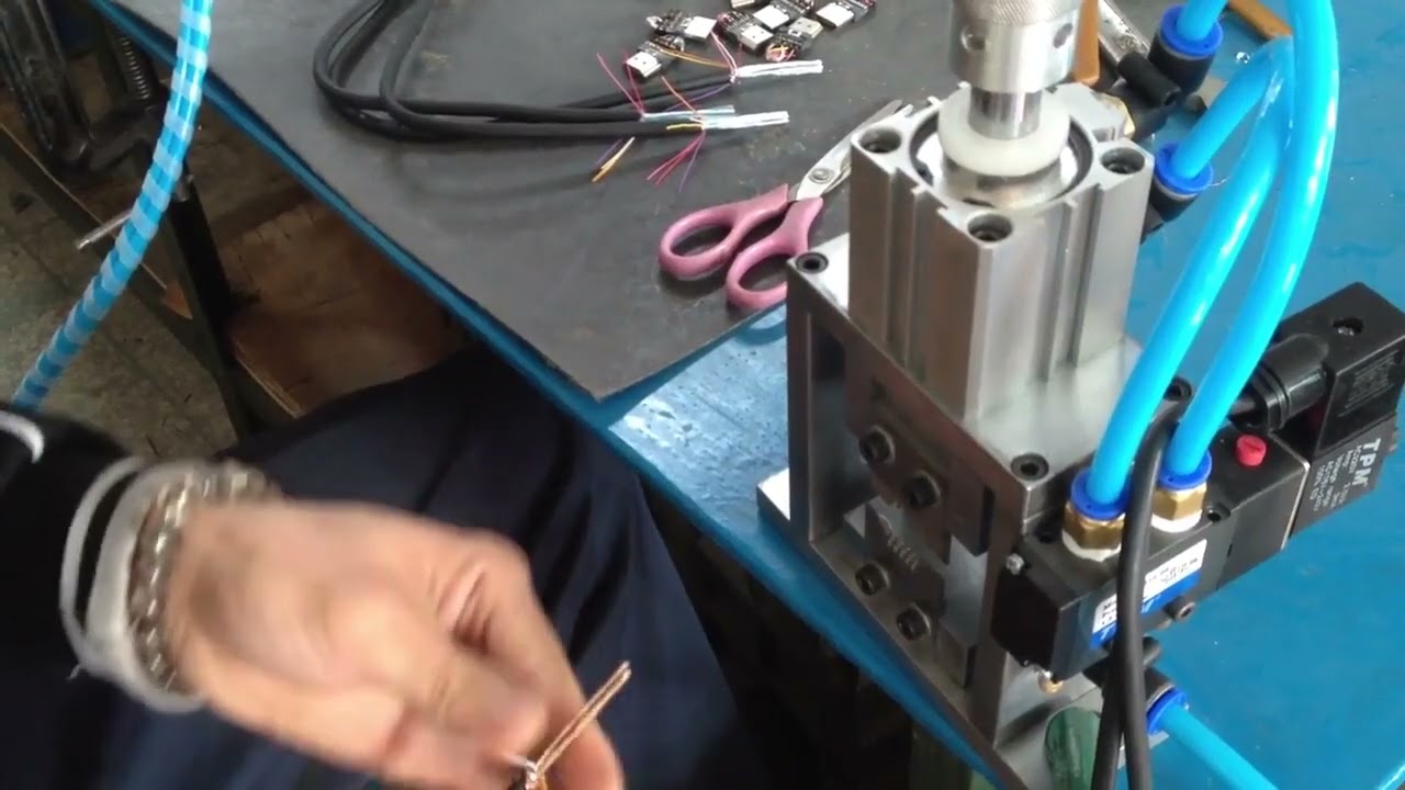 高精度縦型アルミホイルカット機 WPM-901 | 包装・産業用