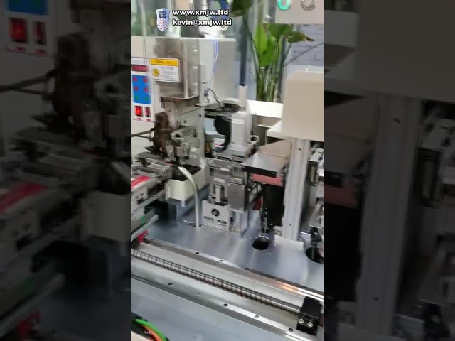Fullyautomatisk enkelthodedyppende flerstasjons pluggterminalkrympemaskin