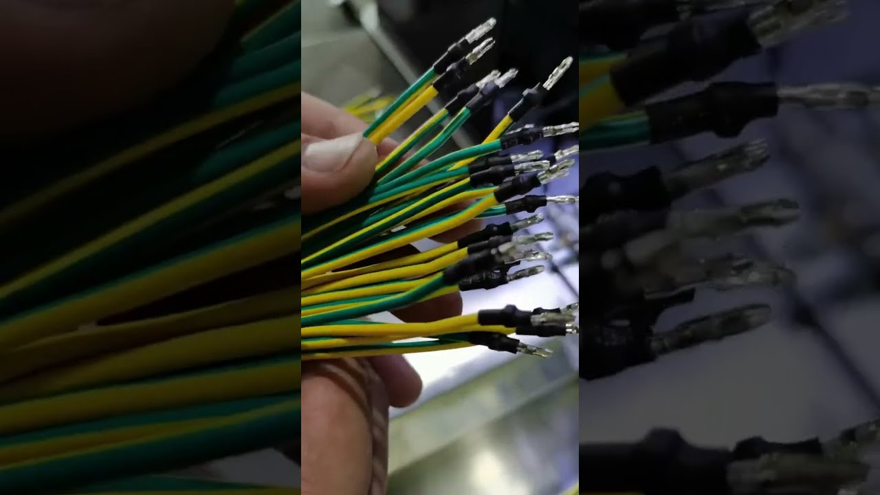 Automatisk påføring av krympeslange på krympede ledninger | Maskin for kabelstriping