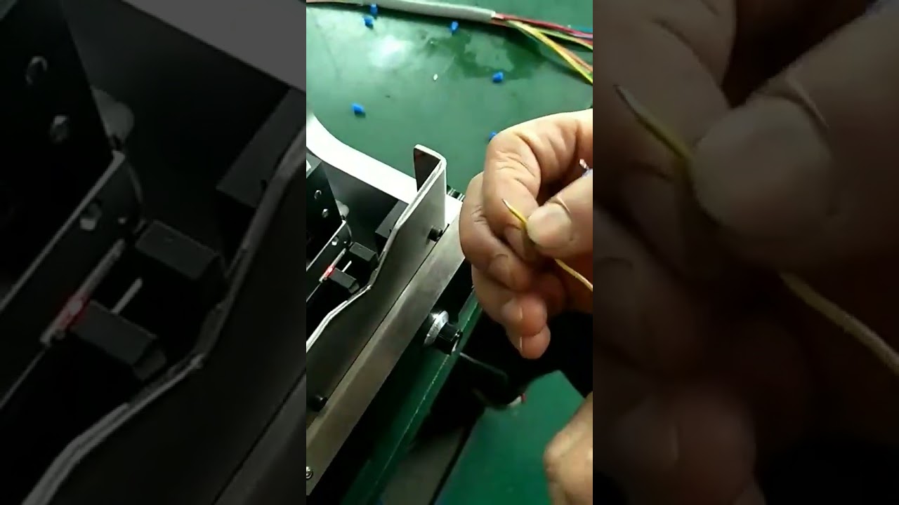 Automatisk maskin for vanntett pluggforsegling, innsetting, tråding, ledningsavisolering og krymping