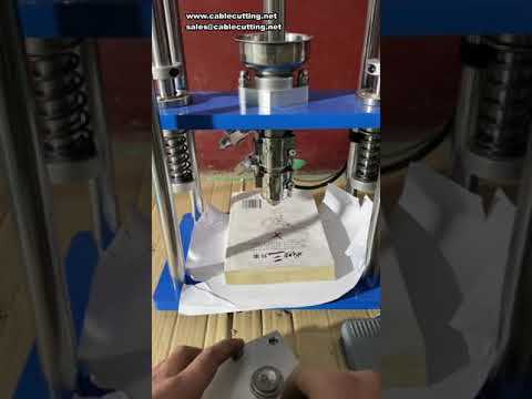 20g Mini Vertikal Sprøytestøpemaskin for Plast ABS, PP, PC, AS, PE, PET, PVC – USB-ladehodeproduksjon