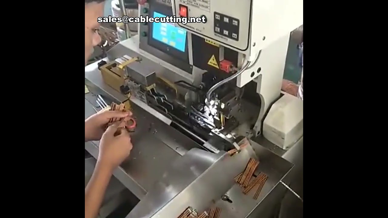 Automatisk flerkabelpresse for båndkabelterminaler