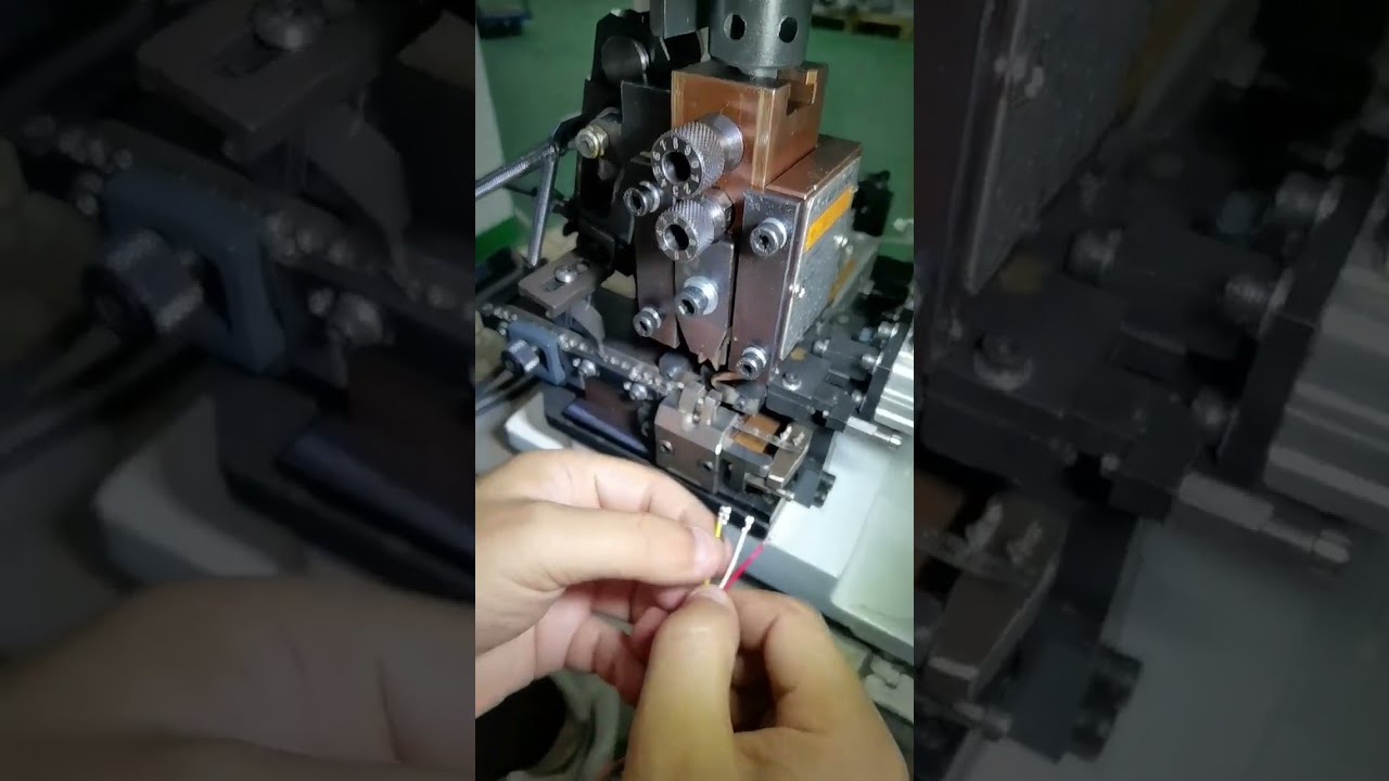 高效连续式接线端子压接机，按钮面板控制 | 工厂自动化设备 #工厂 #机器