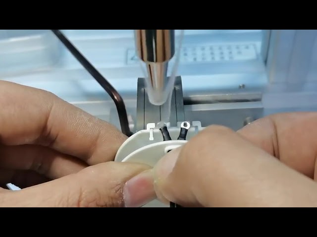 Halvautomatisk USB-datakabelproduksjonsmaskin - Nyeste kompakte loddemaskin for USB-A, Micro-USB & Lightning