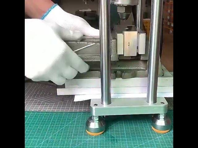 Liten vertikal plastinjeksjonsmaskin – 10g/20g plastformer for prototyper og småserier