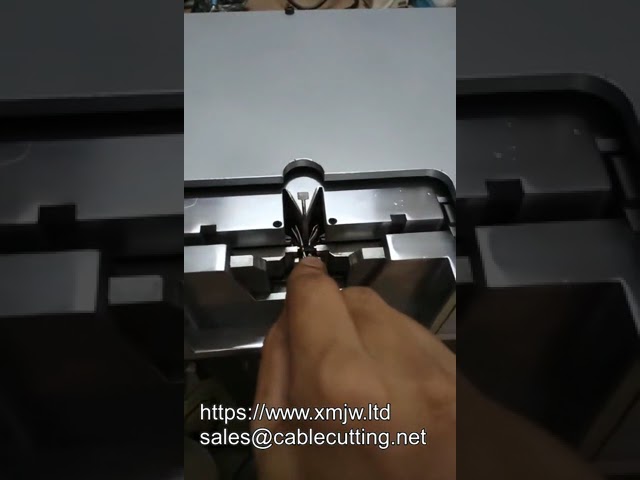 Automatisk kabelstrippemaskin for produksjon av HDMI-kabler