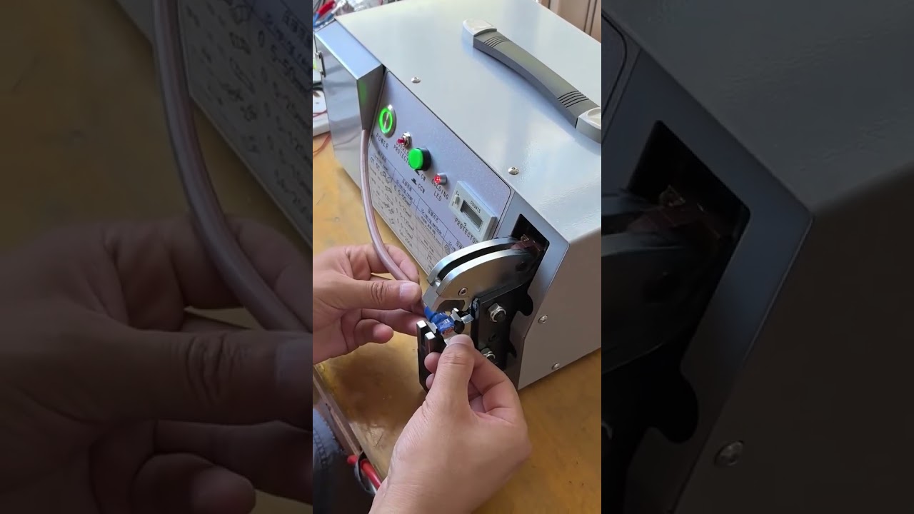 Enkel krymping av store forisolerte terminaler med elektrisk krympemaskin | #fabrikk #maskin