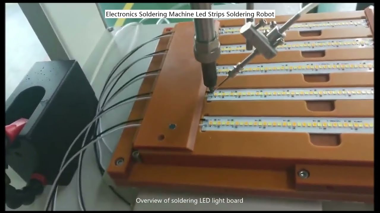 Effektiv LED-stripelodde-robot for elektronikkproduksjon