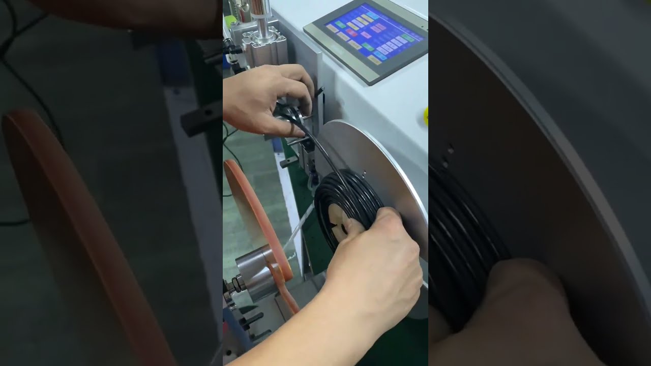 Automatisk skrivebordsmaskin for måling, kutting, vikling og binding av ledninger – alt i ett